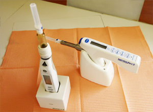 （右）NIPROject：ニプロ （左）anaejectⅡ：日本歯科薬品